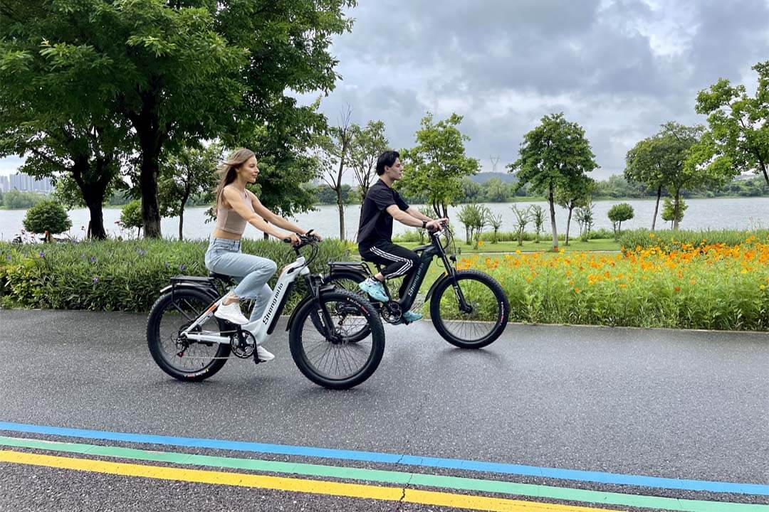 Entdeckt dobaussen: Fuert an de Summer mat Liichtegkeet op engem elektresche Vëlo