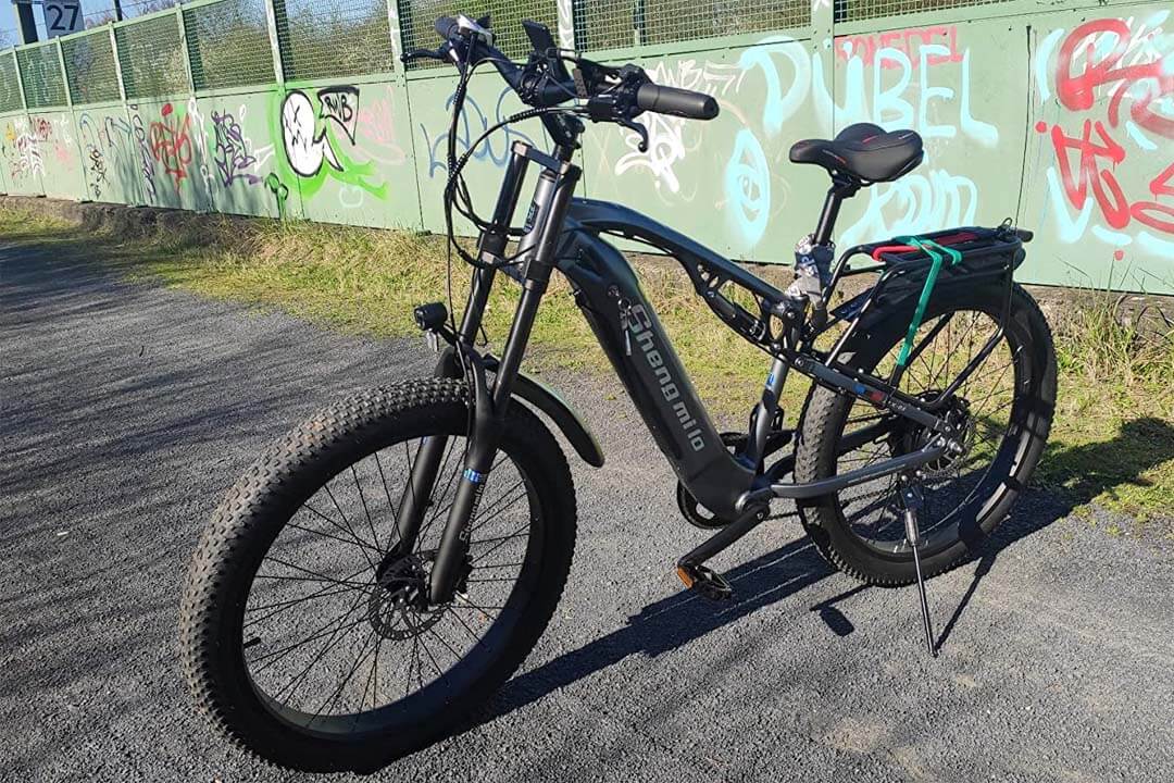vélo électrique avec suspension avant et arrière