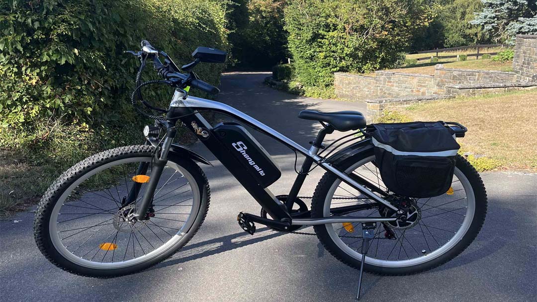 Bezpečnostná príručka pre jazdcov na elektrických bicykloch na cestách