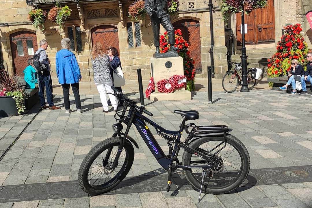 Omfavn det urbane eventyr og opdag Berlins spændende cykelruter