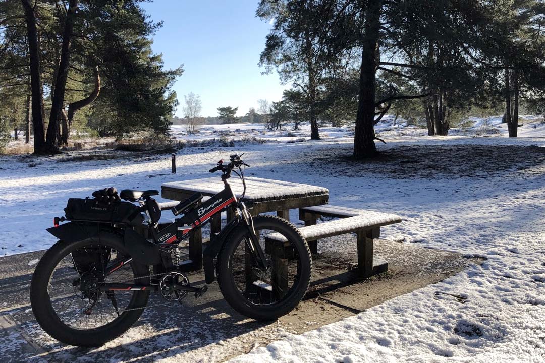 bicicleta de montaña eléctrica de suspensión completa