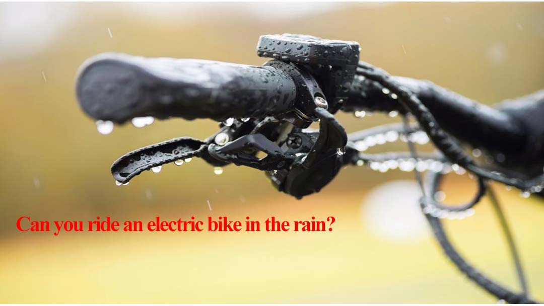 faire du vélo sous la pluie